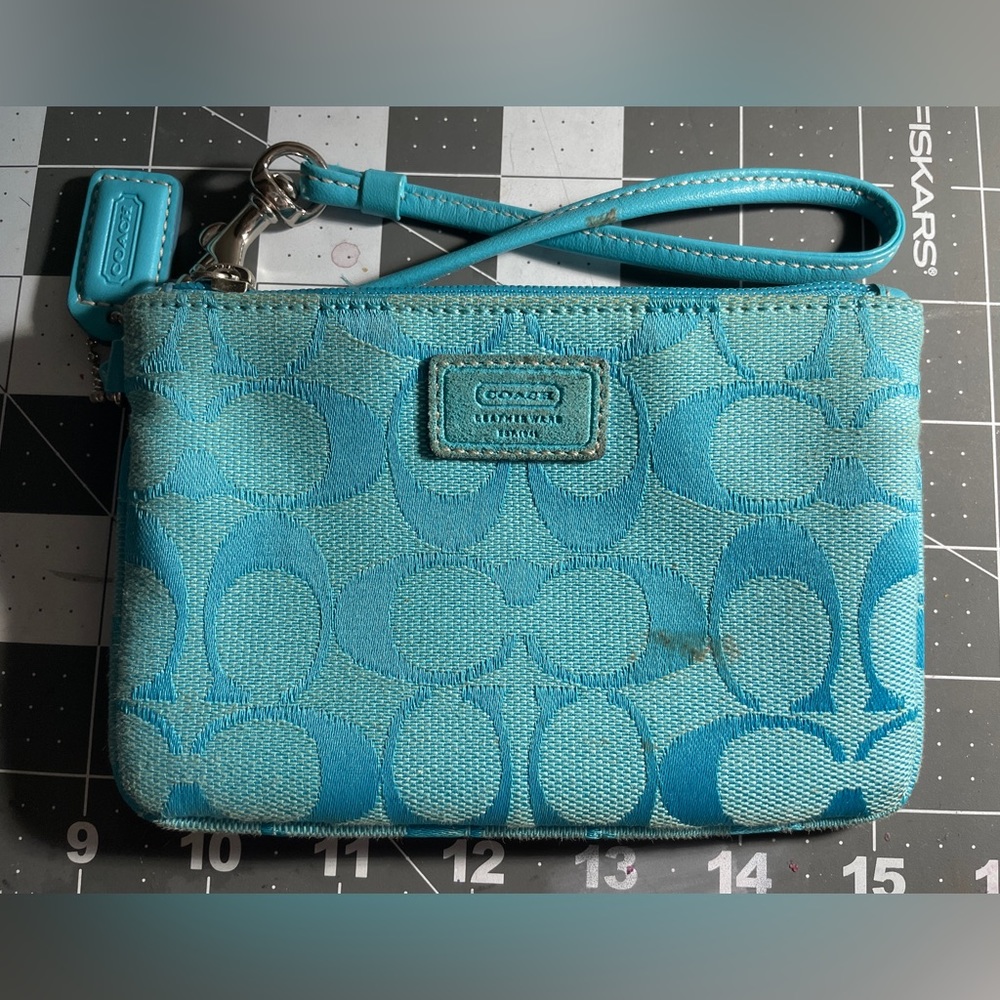 Vintage (mid 2000s) Coach wristlet